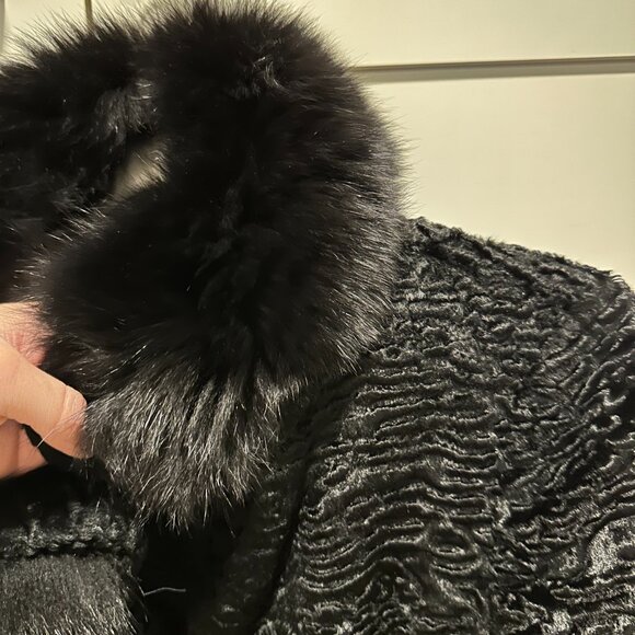 Max Mara Black Fur Collar Coat - Picture 2 of 5